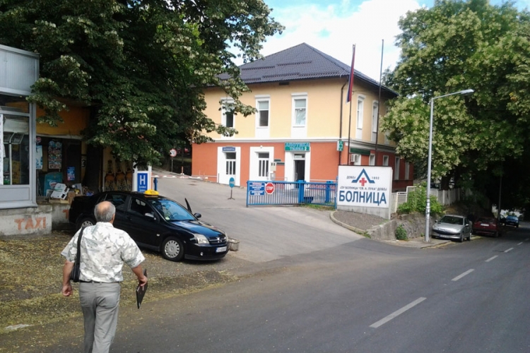 DOBOJ: Bolnica ne može da radi bez pomoći