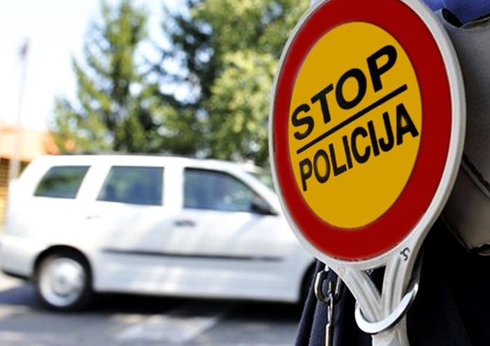 PUTEVI: Zustavljen saobraćaj na putu prema Stanarima, popriječilo se teretno vozilo