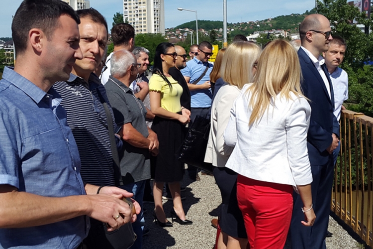 DOBOJ: Vijenci za 11 stradalih u poplavama 2014. godine