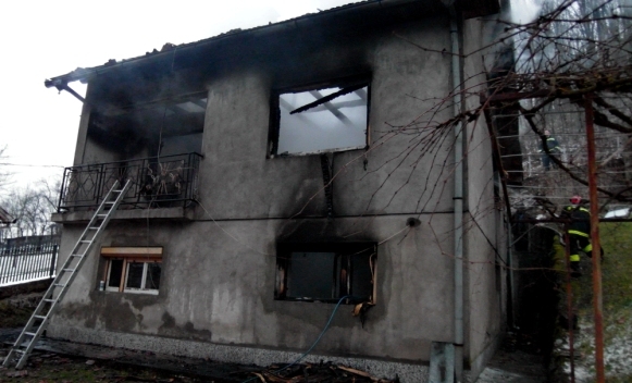 PETROVO: Izgorjela porodična kuća