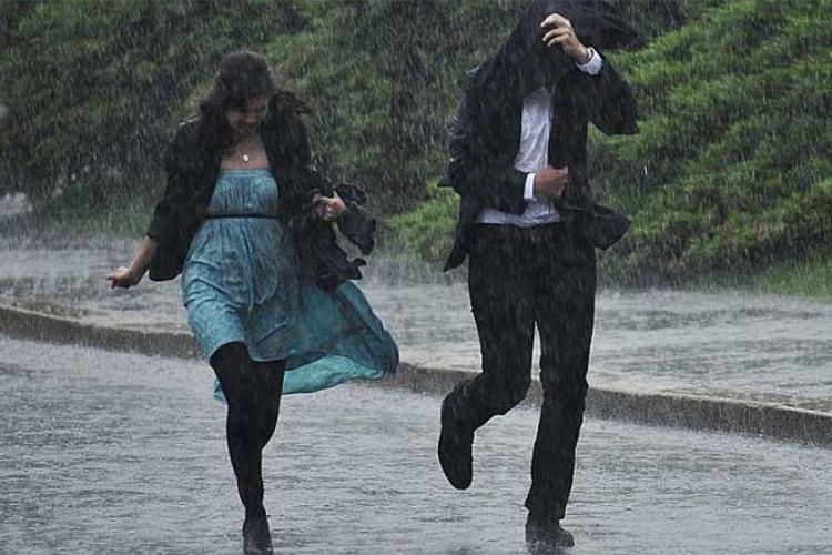 OPET NAGLA PROMJENA VREMENA: Sutra kiša, pljuskovi, grmljavina