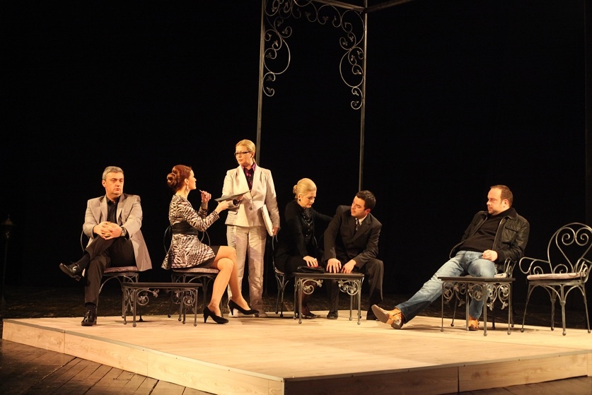 DOBOJ: Pobjednik 20. "Teatar festa" predstava "Ožalošćena porodica"