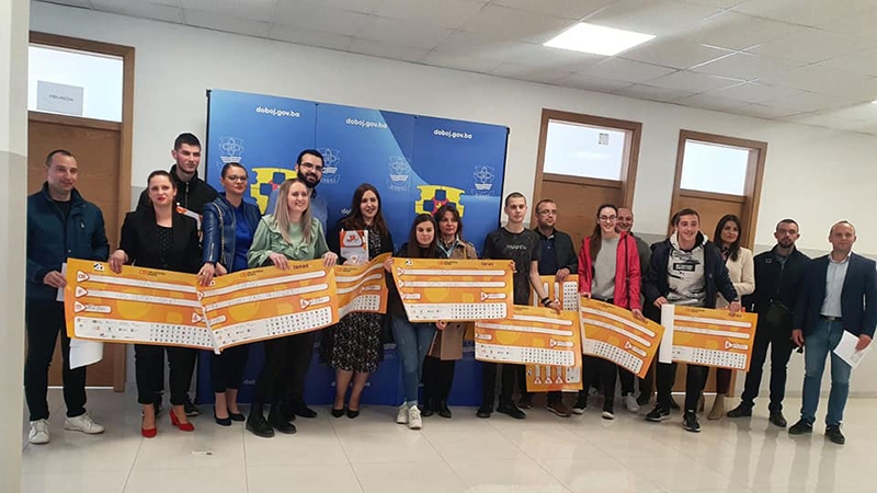 DOBOJ: Omladinska banka potpisala ugovore sa 12 neformalnih grupa