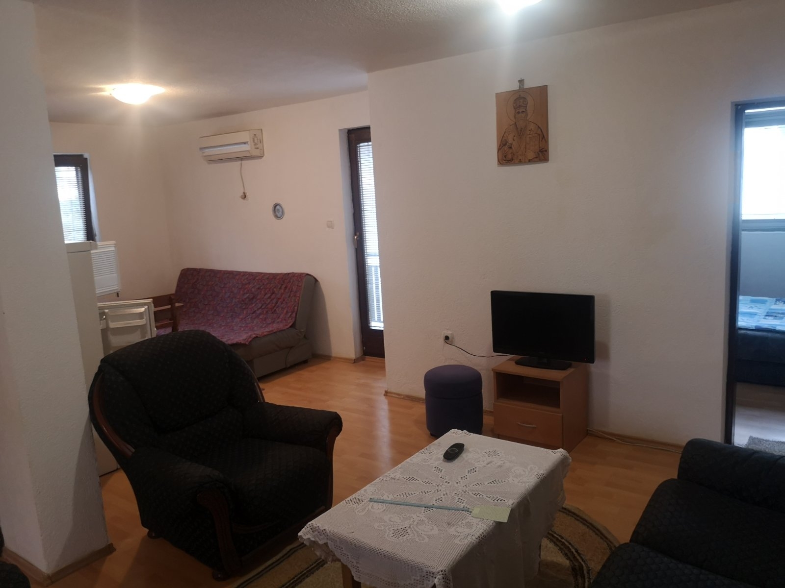 OGLAS: Iznajmljuje se namješten stan (FOTO)