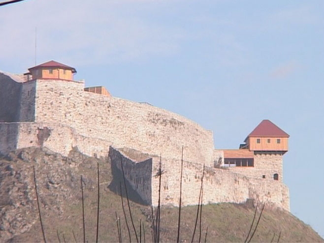 DOBOJ: Bespravna nadogradnja dobojske tvrđave – legalizacija ili rušenje?