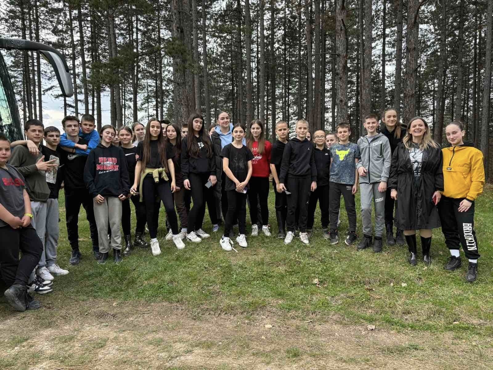 DOBOJ: Svetosavci posadili 250 smrča (FOTO)