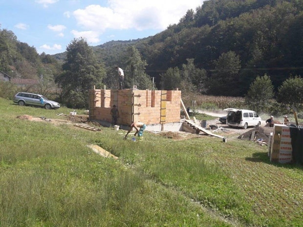 HUMANOST NA DELU: Grade novi dom za Boška
