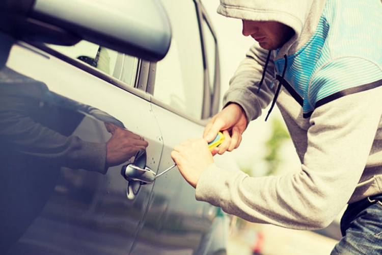 DOBOJ: Ukrao automobil sa auto-otpada
