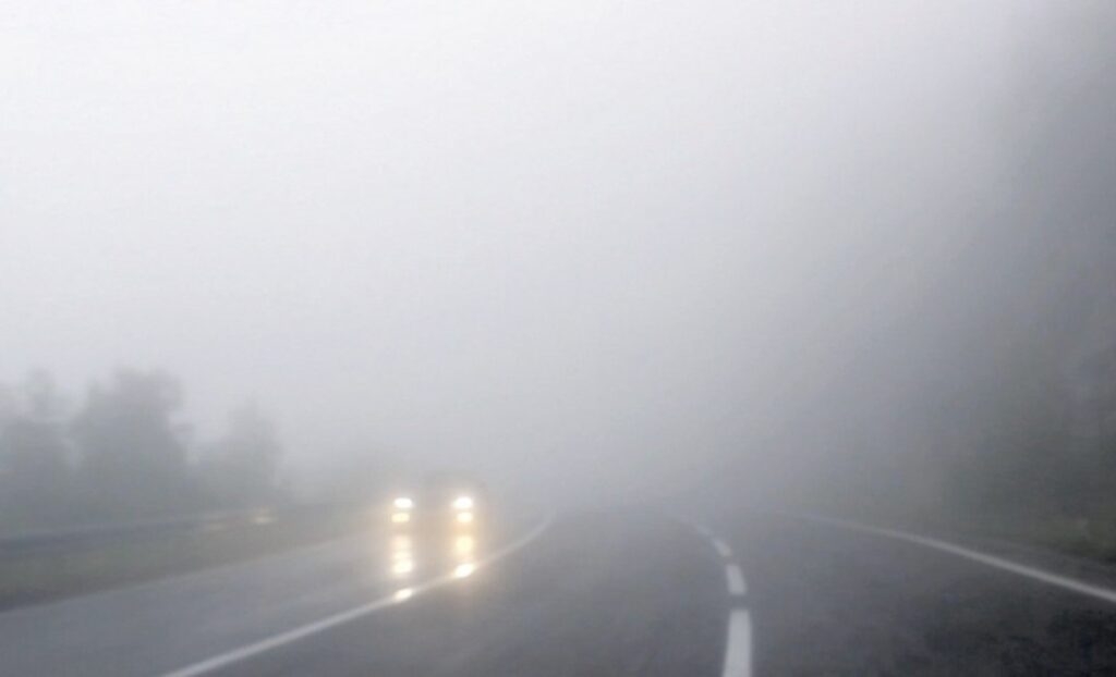 PUTEVI: Kolovozi klizavi, u višim predjelima moguća poledica