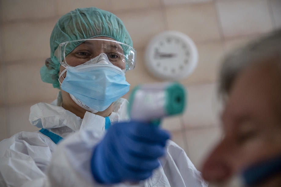 KORONA VIRUS NE POSUSTAJE U Doboju novozaražena 21 osoba, 1 smrtni slučај