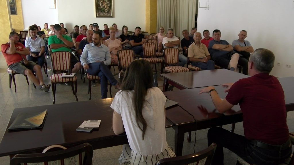 DOBOJ: Poljoprivrednicima predstavljen jednostavniji način prijave za dodjelu sredstava za nabavku mašina i opreme