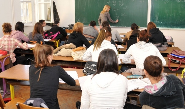 Veće plate ili štrajk u školama RS