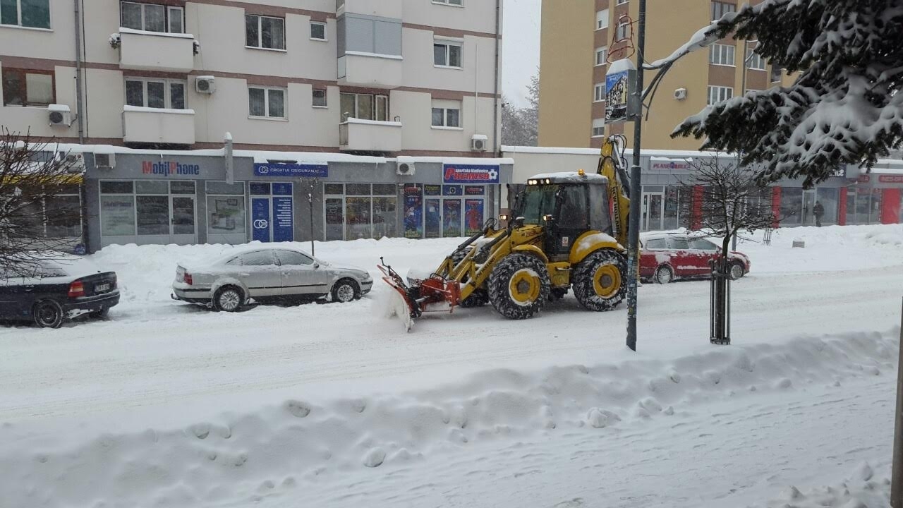 OKOM KAMERE: Snijeg je iznenadio putare, opet!?