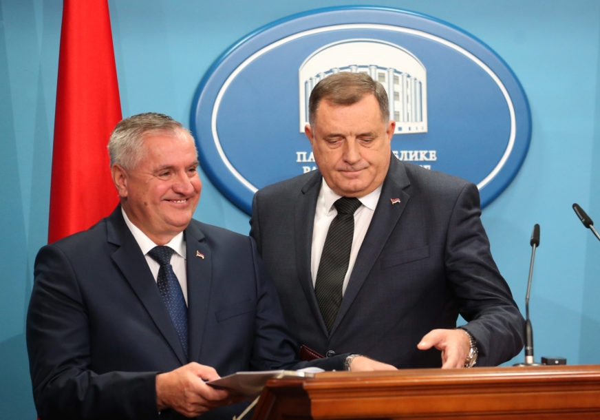 Pojeo vuk magare: Analitičari o Dodikovoj najavi ČISTKE NERADNIKA u javnom sektoru
