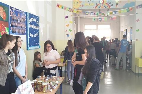 DOBOJ: Sajam učeničkih radova