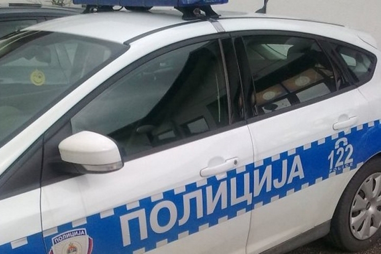 DOBOJ: U sudaru tri automobila jedno lice povrijeđeno