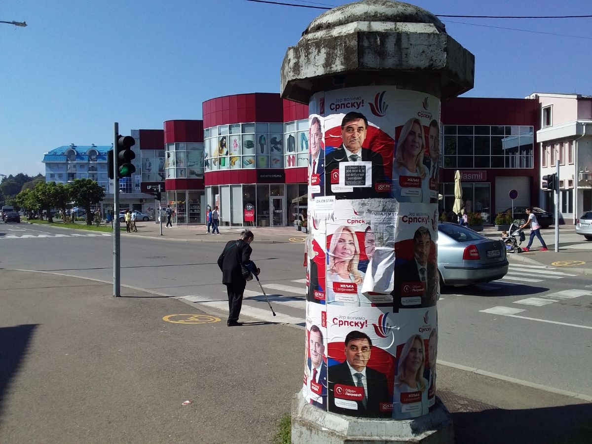 DOBOJSKI SDS U KATAKOMBAMA: Da li je Šarović "prodao" Obrenu Doboj? (FOTO)