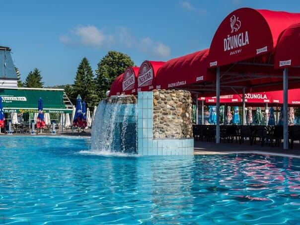DOBOJ: Nakon boravka u bazenu pomoć zatražilo 21 lice, tri zadržana u bolnici