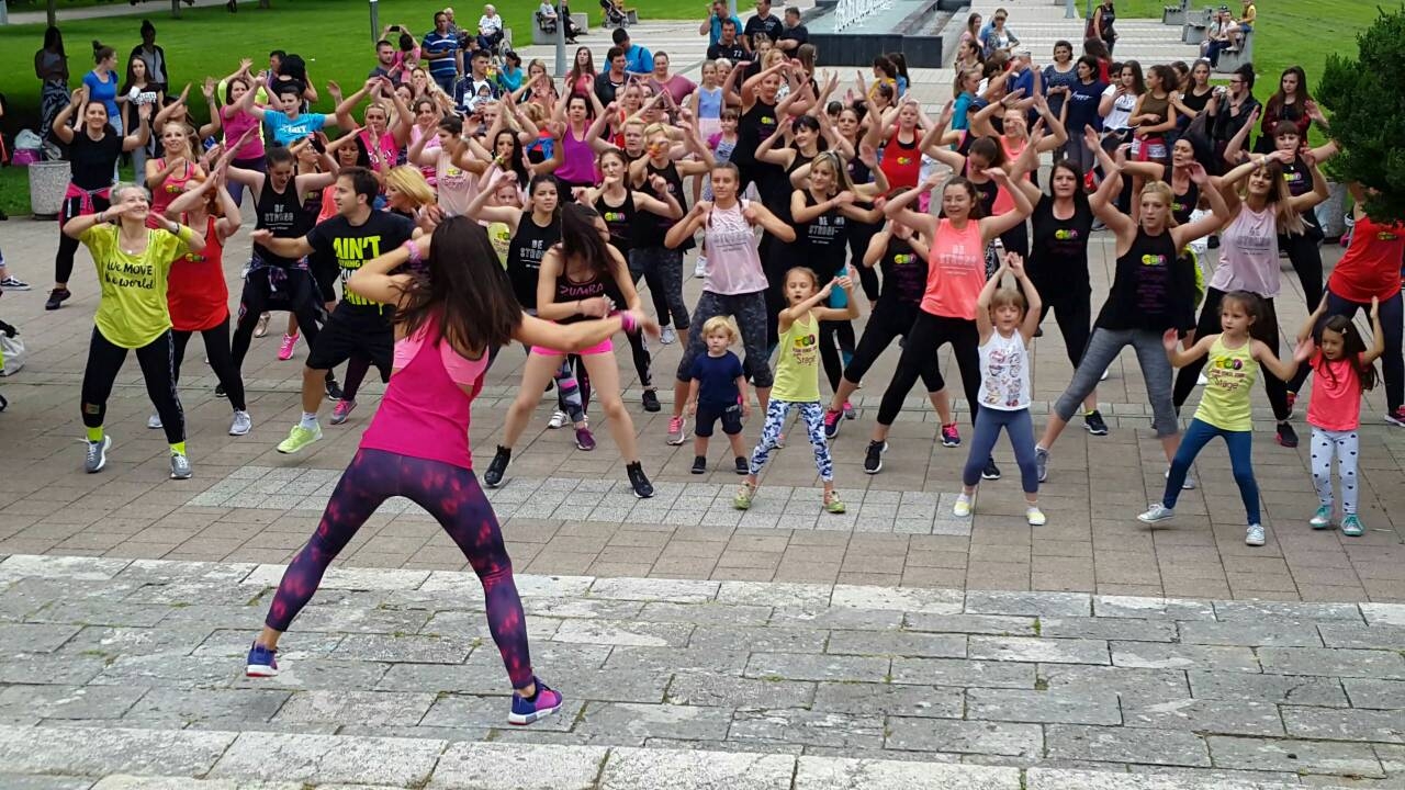 DOBOJ: U parku organizovan fitnes za građane (FOTO) (VIDEO)
