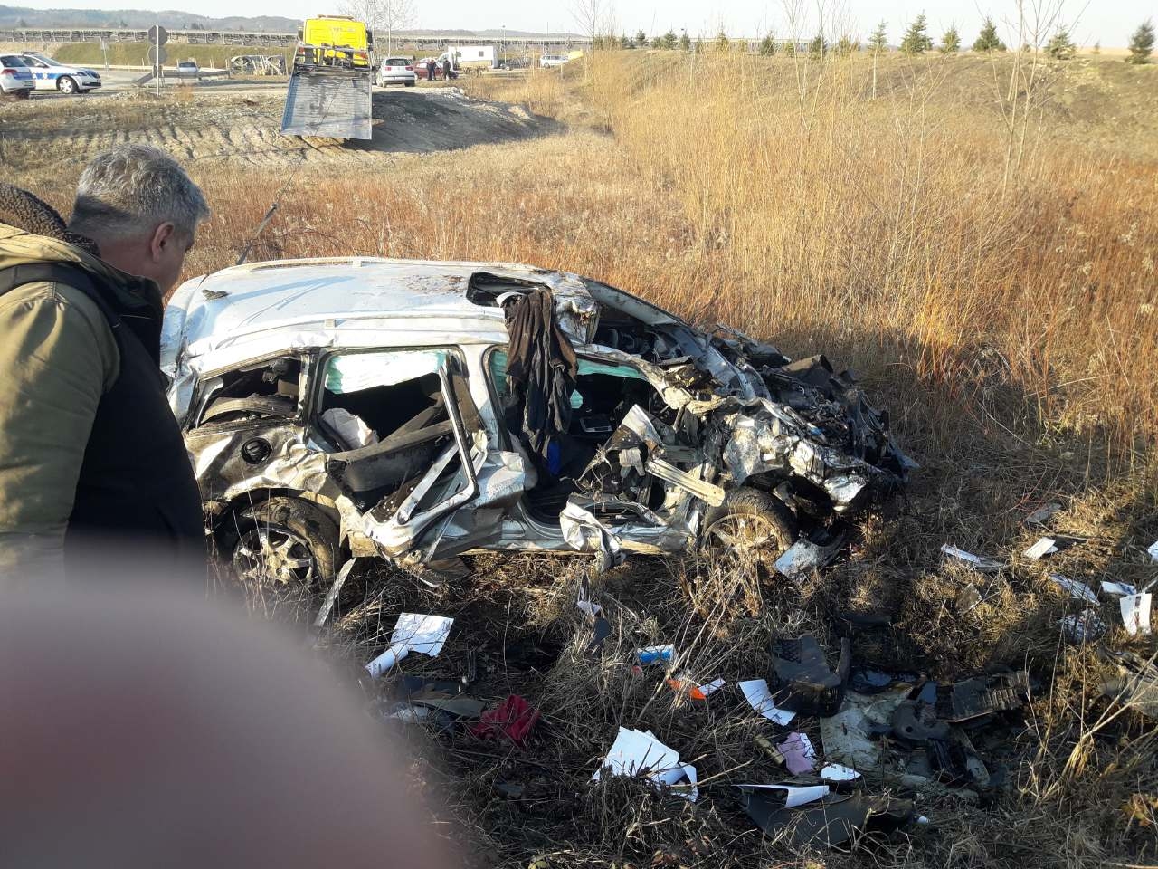 FOTOGRAFIJE SMRSKANOG AUTOMOBILA: Teretni voz prosto zdrobio automobil. (FOTO)