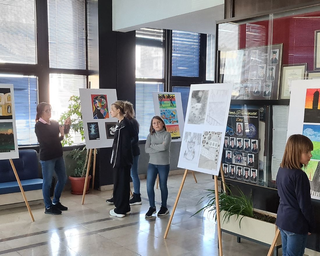 DOBOJ: Izloženi radovi učenika Osnovne škole „Sveti Sava” (FOTO)