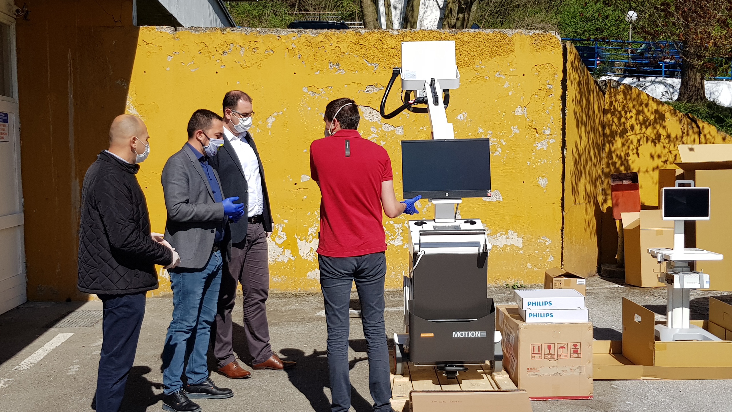 DOBOJ: Uručeni digitalni mobilni rendgen aparat i ultrazvuk