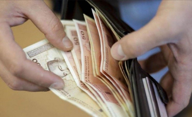 Prosječna aprilska plata u BiH 985 KM