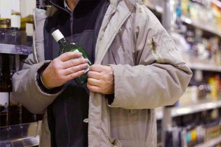 DOBOJ: Maloljetnik krao u prodavnici