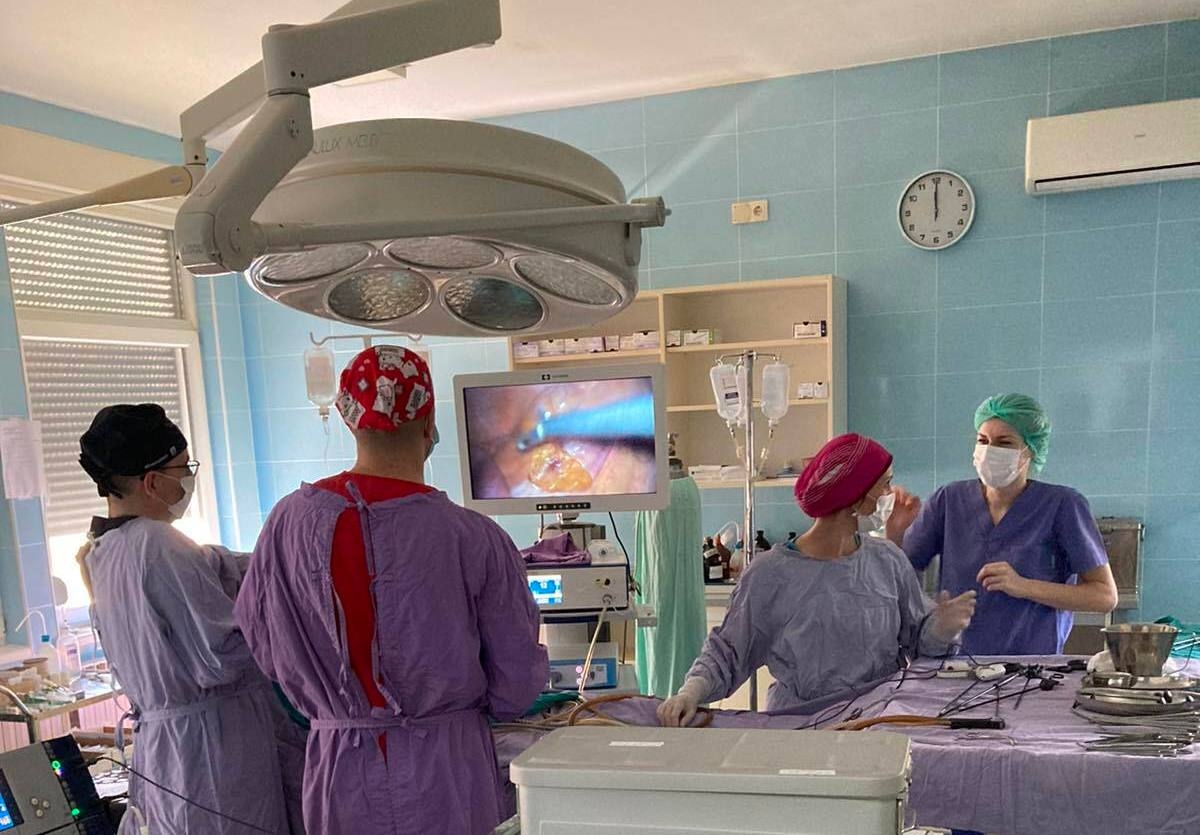 BOLNICA DOBOJ: Uspješna laparaskopska operacija debelog crijeva