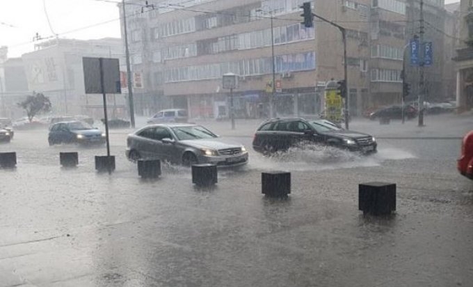 UPALJEN CRVENI METEOALARM: Ozbiljno nevrijeme prijeti BiH