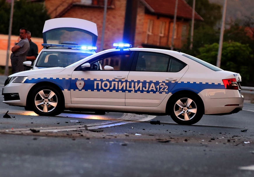 DETALJI NESREĆE KOD DOBOJA: Najmanje dvoje povrijeđenih u sudaru tri vozila