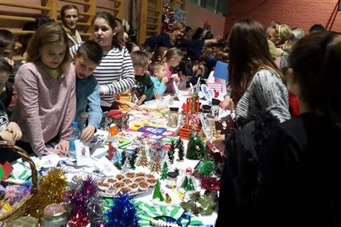 DOBOJ: Novogodišnji bazar za školsku biblioteku
