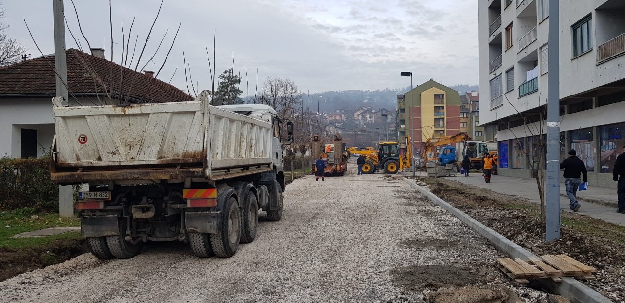 ČUDO NEVIĐENO U DOBOJU: Rekonstrukcija ulice Jug Bogdana, a izbori prošli!? (FOTO)
