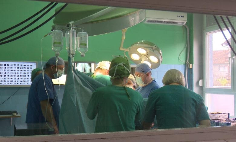 BOLNICA DOBOJ: Obavljena prva totalna endoproteza koljena