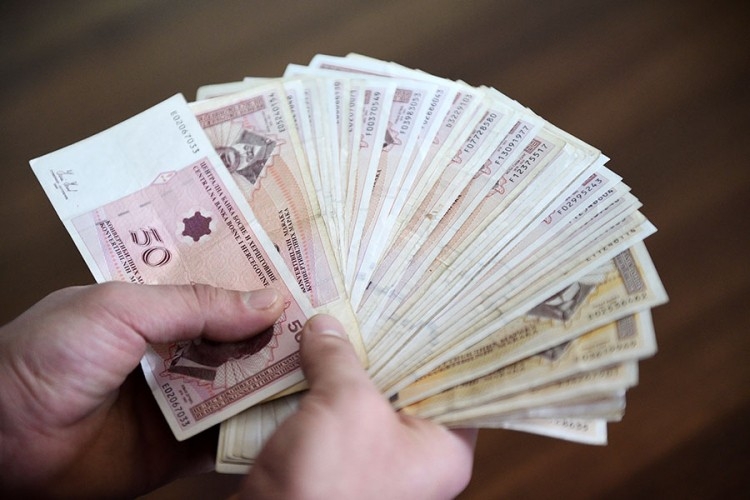 Odzvonilo duplim platama iz državnih jasli
