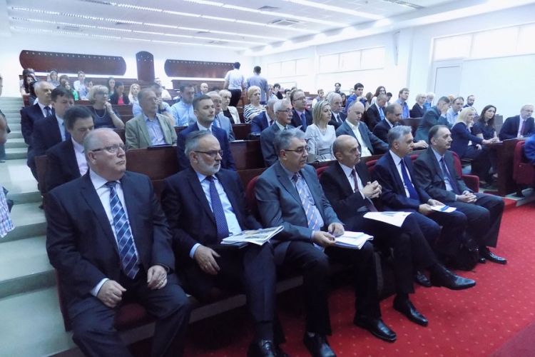 Moguće povećanje školarine za 13 odsto