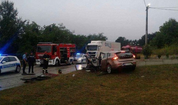 DOBOJ: Četvoro povrijeđenih u sudaru na magistralnom putu Doboj - Derventa