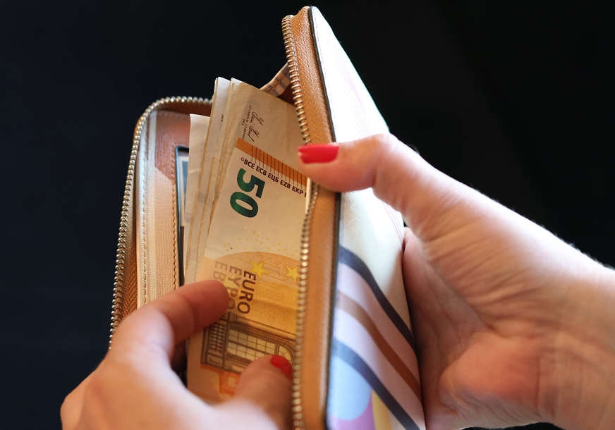 PORAST ZA 13, 7 ODSTO U ODNOSU NA LANI: Prosječna plata u BiH u avgustu iznosila 1.145 KM