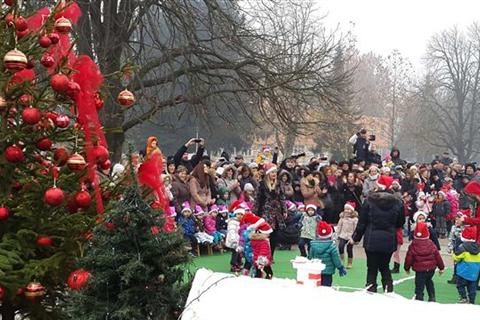 DOBOJ: Novogodišnja priredba djece iz vrtića