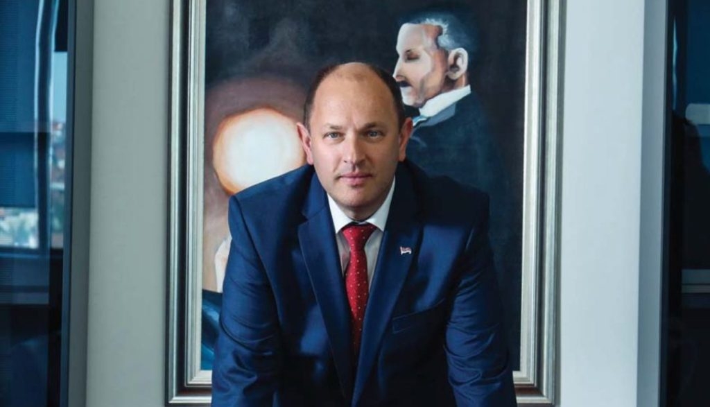 Dok ERS tone u dugovima, Petrović daje milion KM za namještaj