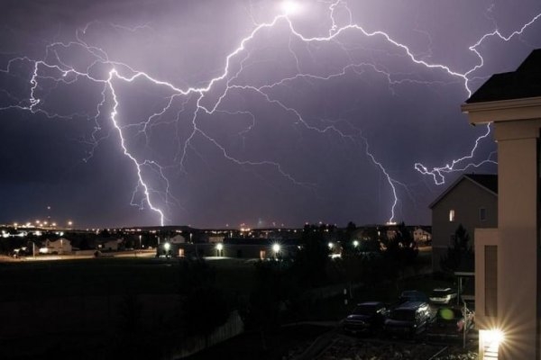 VRIJEME: Oblačno sa pljuskovima i grmljavinom, osjetan pad temperature