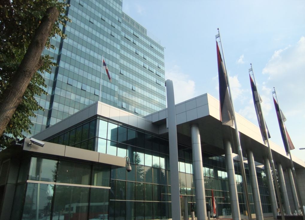 Luksuzna zgrada Vlade RS prokišnjava, a još nije ni otplaćena!