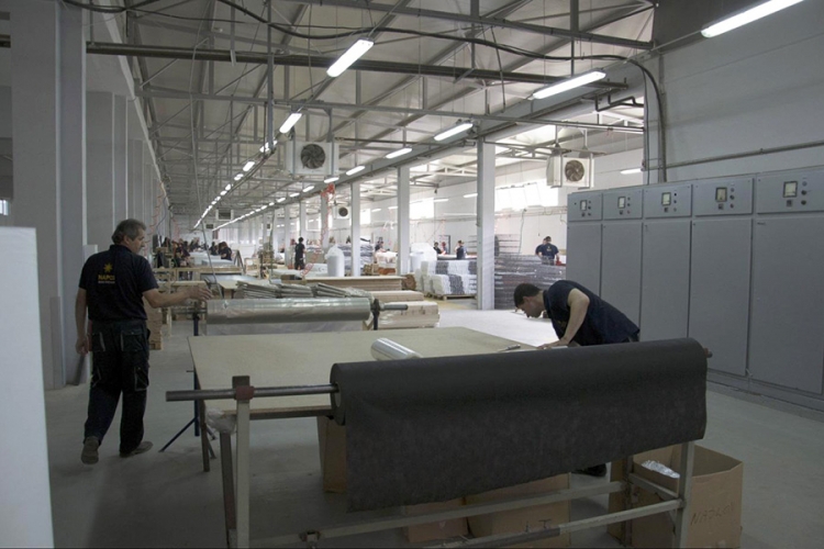 PETROVO: Stotine radnika fabrike "Napco beds factory" bez objašnjenja poslato kući