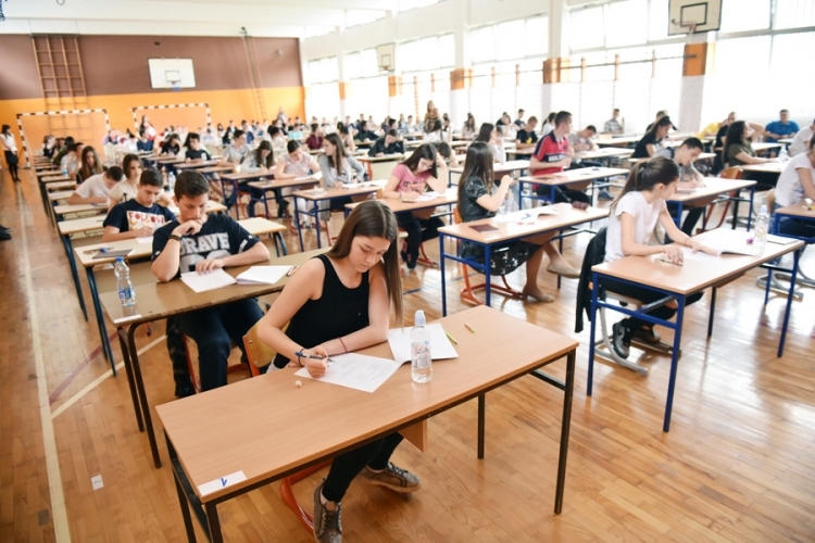 OTVORENO PISMO SREDNJOŠKOLACA Onima koji nas ne shvataju