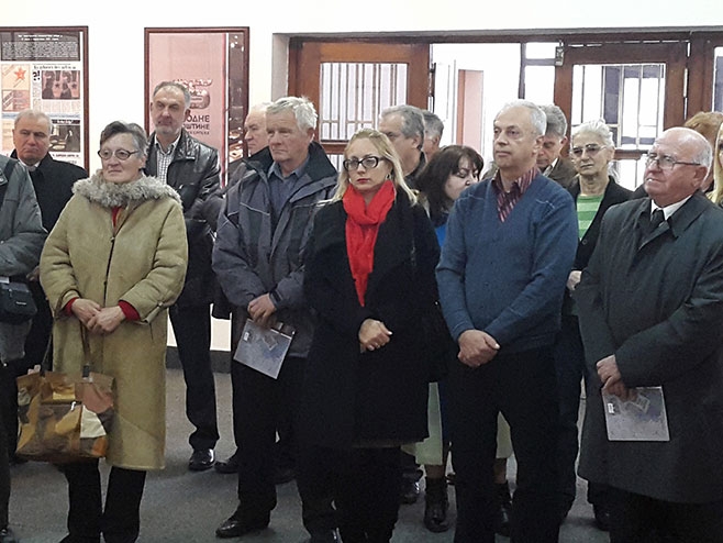 DOBOJ: Otvorena izložba "25 godina Narodne skupštine Republike Srpske"