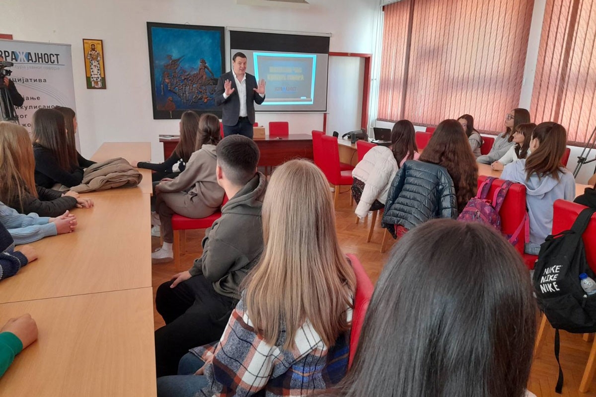 DOBOJ: Bez poštapalice 'pa' i 'ovaj' mladi ne počinju rečenicu (VIDEO)