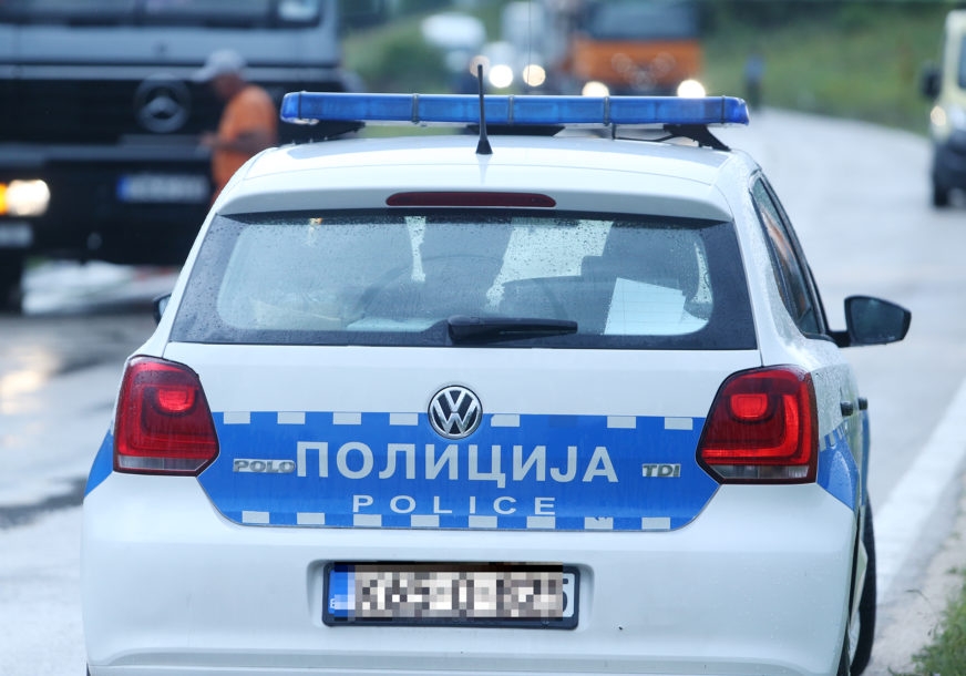 DOBOJ: Automobilom udaren pješak na raskrsnici, nanesene mu teške povrede
