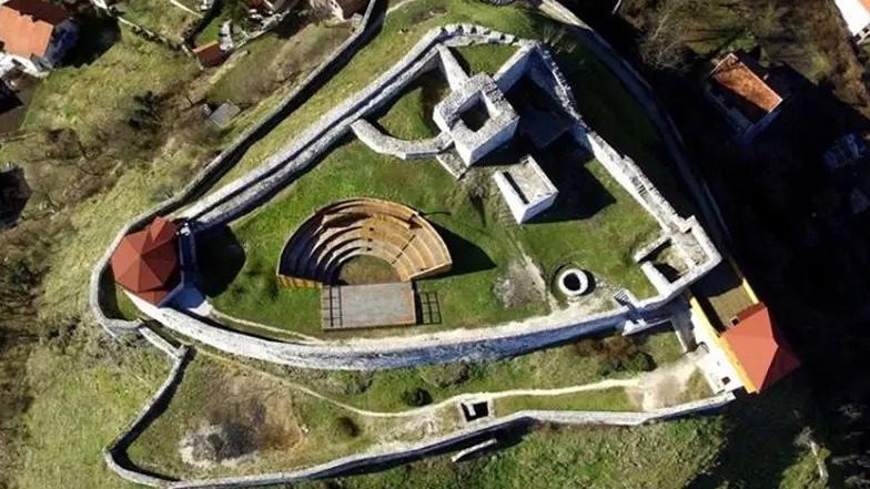 DOBOJ: Di-džej spektakl "Bitenerdži gradina" od 28. avgusta