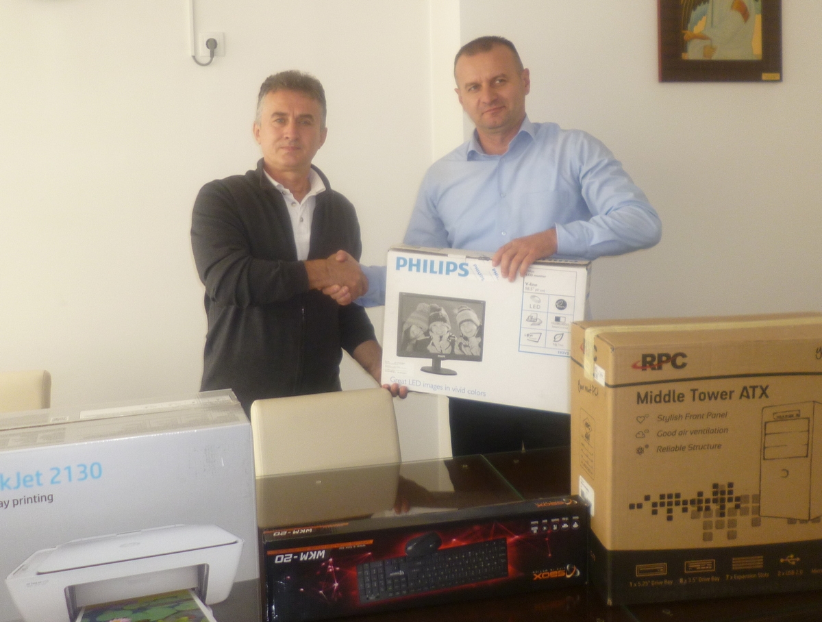 DONACIJA RAIFEAISEN BANK UDRUŽENJU PENZIONERA DOBOJ Računar sa kompletnom opremom