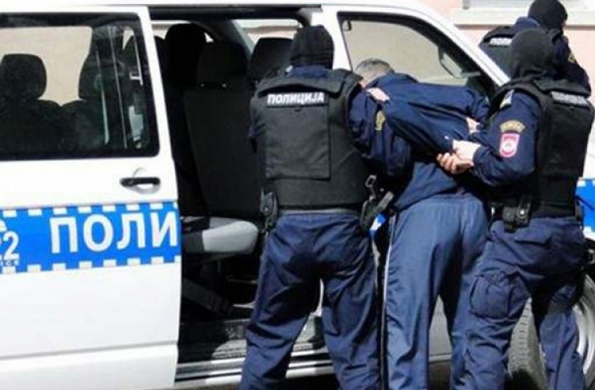 DOBOJ: Pijan oštetio vozilo i vrijeđao policiju, pa uhapšen